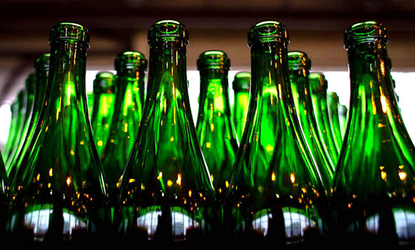Бутылки из-под алкоголя на вторсырье